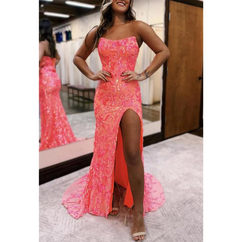 Vestido de noche de fiesta sin tirantes con apliques de lentejuelas y cuentas con abertura lateral 