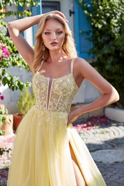 Charmantes A-Linien-Ballkleid mit Tüllspitze, Spaghettiträgern und ärmellosem Abschlussballkleid mit Schlitz vorne