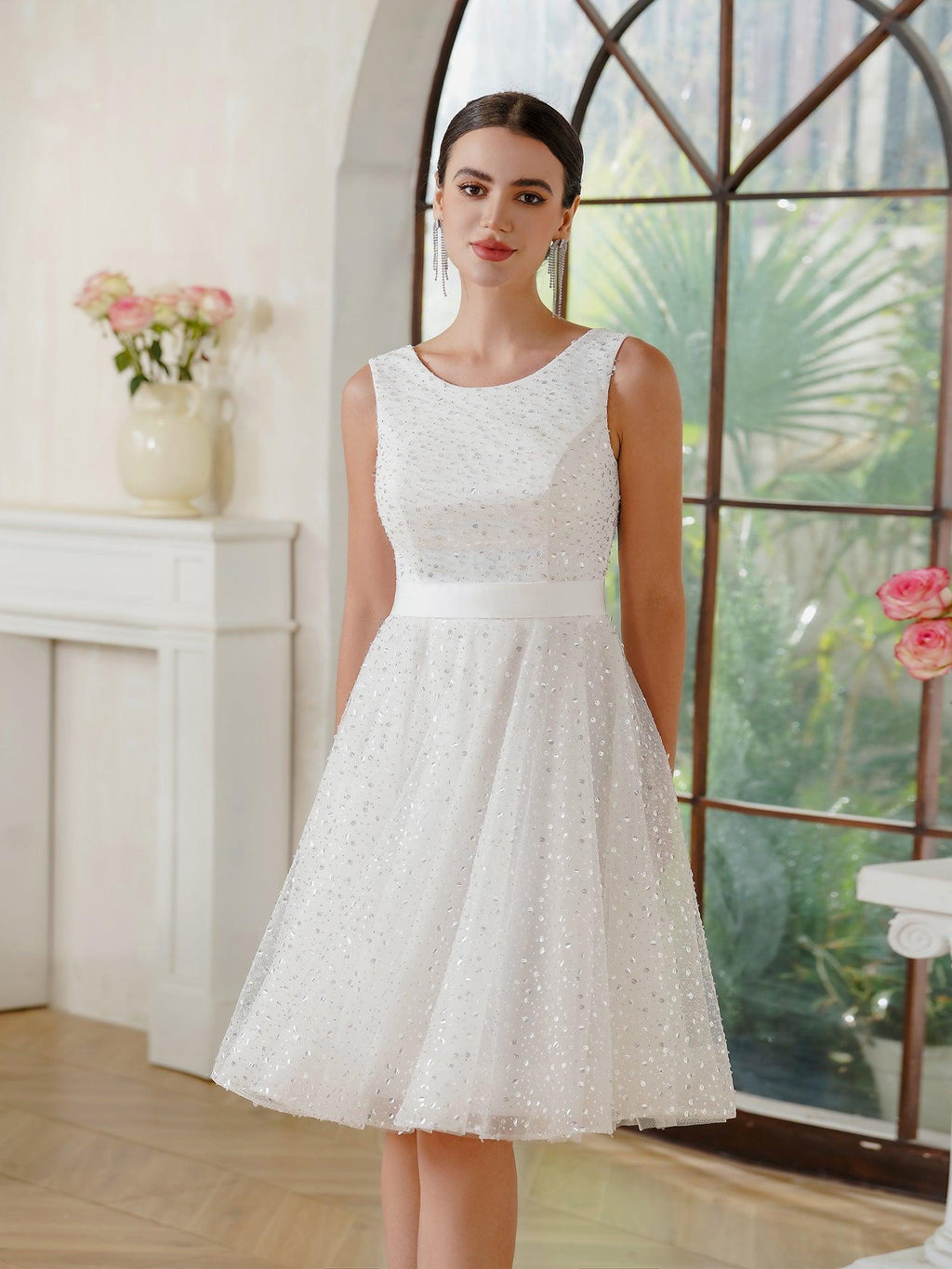 Charmantes A-Linien-Tüll-Polyester-U-Ausschnitt-ärmelloses cremefarbenes Ballkleid mit Pailletten