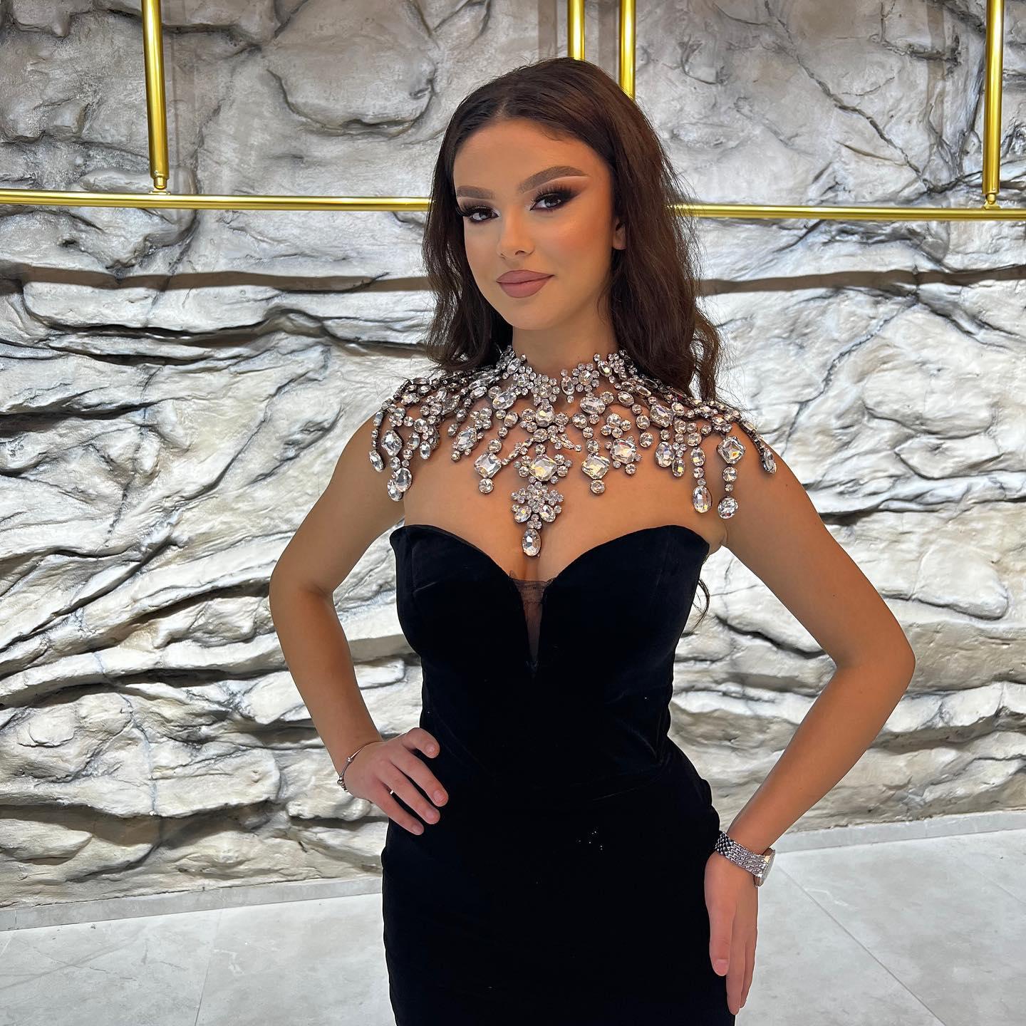 Bezauberndes schwarzes knöchellanges ärmelloses Meerjungfrau-Ballkleid mit V-Ausschnitt