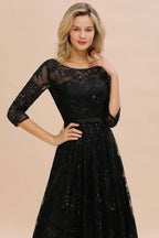 Charmantes schwarzes Abendkleid mit halblangen Ärmeln und Tüll-Pailletten im 20er-Jahre-Aline-Stil