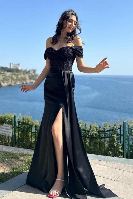Charmantes, schulterfreies, ärmelloses schwarzes Ballkleid aus Satinspitze mit Schlitz vorne