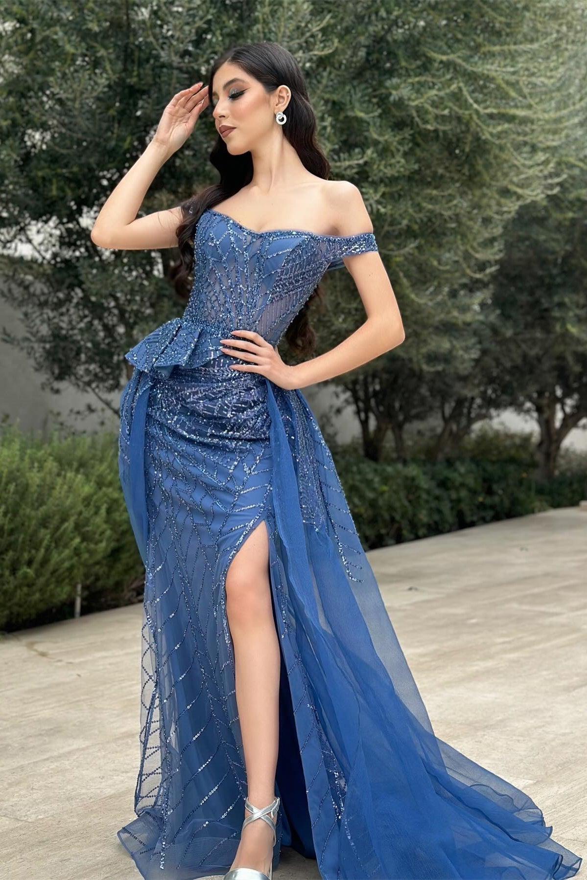 Charmantes, schulterfreies, ärmelloses, blaues Ballkleid aus Tüllspitze mit Schlitz vorne