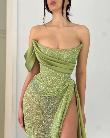 Bezauberndes bodenlanges One-Shoulder-A-Linien-Ballkleid mit Schlitz