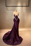 Charmantes Meerjungfrau-Abendkleid mit trägerlosem Ärmel und Strasssteinen in Satin-Schleppe, Burgunderrot, lang