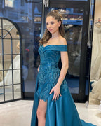 Schickes bodenlanges, schulterfreies, herzförmiges Ballkleid mit Schleife und Applikationen