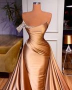 Schickes One-Shoulder-Meerjungfrau-Ballkleid mit Kristallen und abnehmbarer Schleppe 