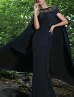 Etui-/Säulen-Abendkleid, elegantes Kleid, formeller Abend, bodenlang, kurze Ärmel, Illusionsausschnitt, Herbst, Hochzeitsgast, Stretchstoff mit Spitzeneinsatz, Applikationen