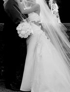 Vestidos de novia formales de compromiso con espalda abierta, corte tubo/columna, un hombro, sin mangas, cola larga/cortada, de satén, con flores fruncidas