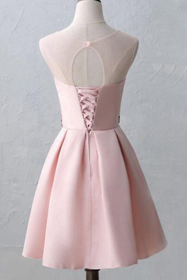Lindos vestidos de fiesta cortos rosas con escote redondo e ilusión