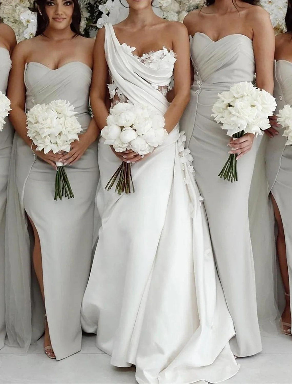 Vestidos de novia formales de compromiso con espalda abierta, corte tubo/columna, un hombro, sin mangas, cola larga/cortada, de satén, con flores fruncidas
