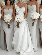 Vestidos de novia formales de compromiso con espalda abierta, corte tubo/columna, un hombro, sin mangas, cola larga/cortada, de satén, con flores fruncidas