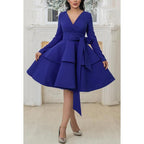 Vestido de noche mini de satén fruncido con escote en V, mangas largas y volantes