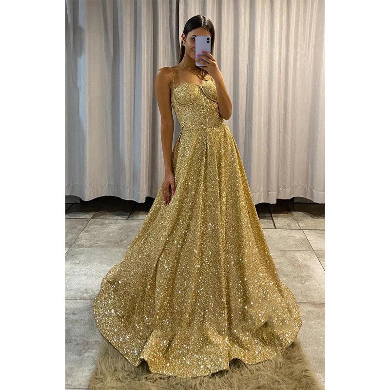 Vestido de fiesta dorado con tirantes finos y purpurina 