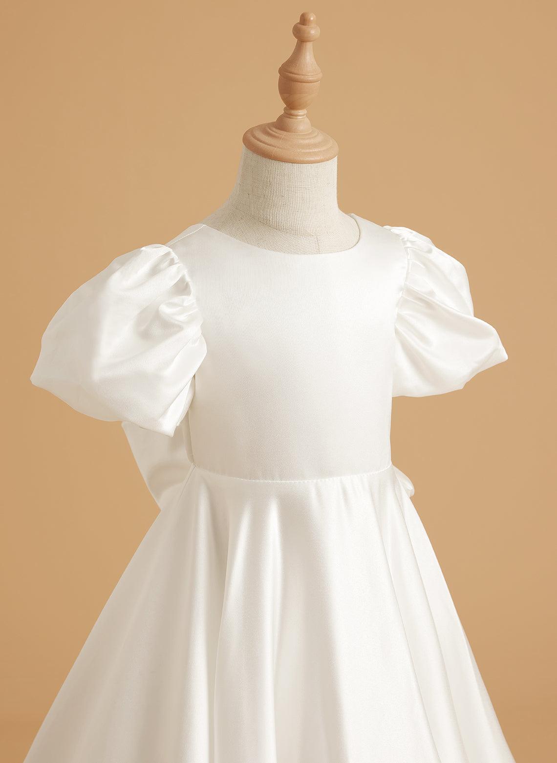 Vestido para niña de las flores con cola larga, mangas abullonadas, lazo en la espalda y botones 
