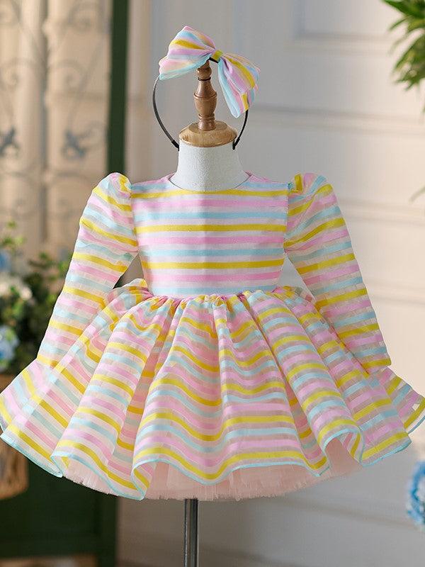 Knielanges weißes Kleid aus Organza-Tüll für die 1. Geburtstagsparty eines Babymädchens 