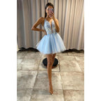 Vestido de fiesta con escote en V pronunciado, apliques de tul y cola desmontable 