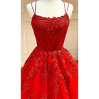 Vestido de fiesta largo de corte A con tirantes cruzados y apliques de tul azul cielo