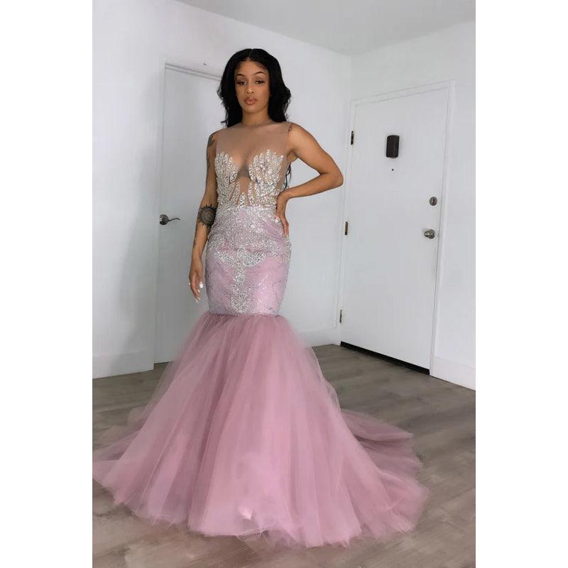 Vestido de noche largo estilo sirena con apliques de lentejuelas y tul transparente
