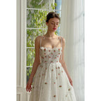 Vestido de fiesta de noche con tirantes finos, apliques de encaje transparente, corte A, largo hasta la rodilla 