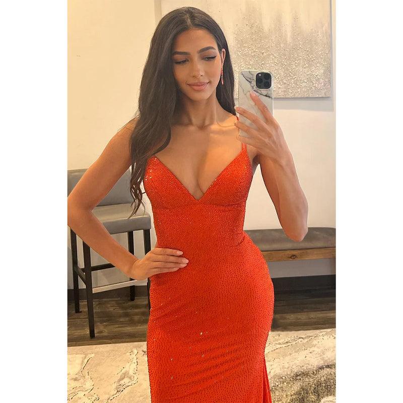 Vestido de fiesta brillante de sirena con escote en V y tirantes finos y cuentas 
