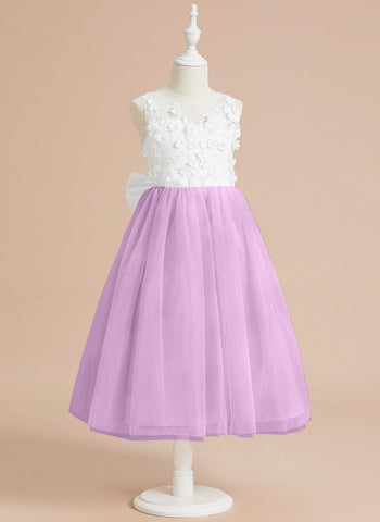 Wadenlanges Kleid aus floraler Spitze mit großer Schleife 