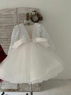 Festliches Partykleid aus Tüll mit tiefem V-Ausschnitt und Pailletten, knielang 