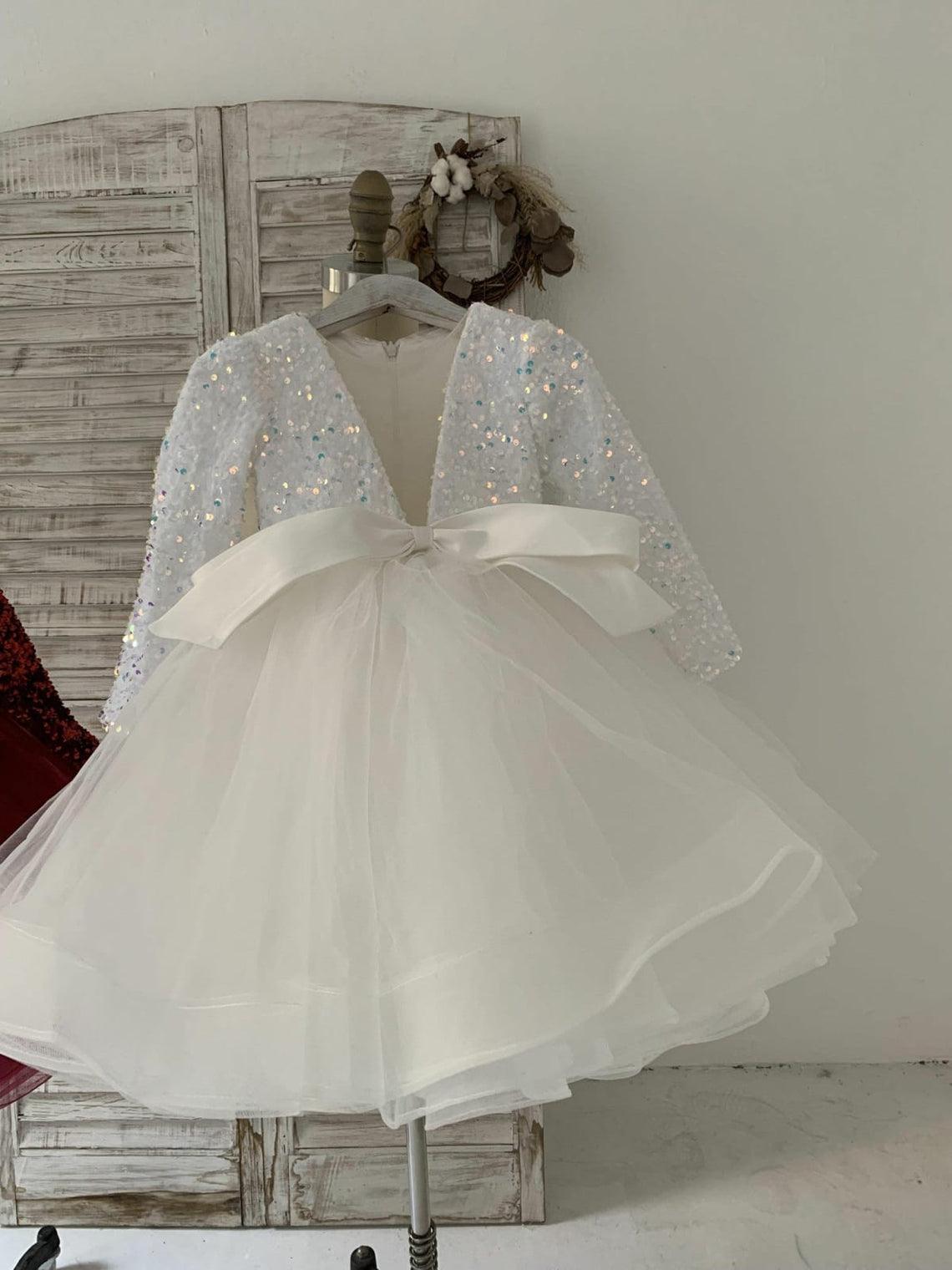 Festliches Partykleid aus Tüll mit tiefem V-Ausschnitt und Pailletten, knielang 