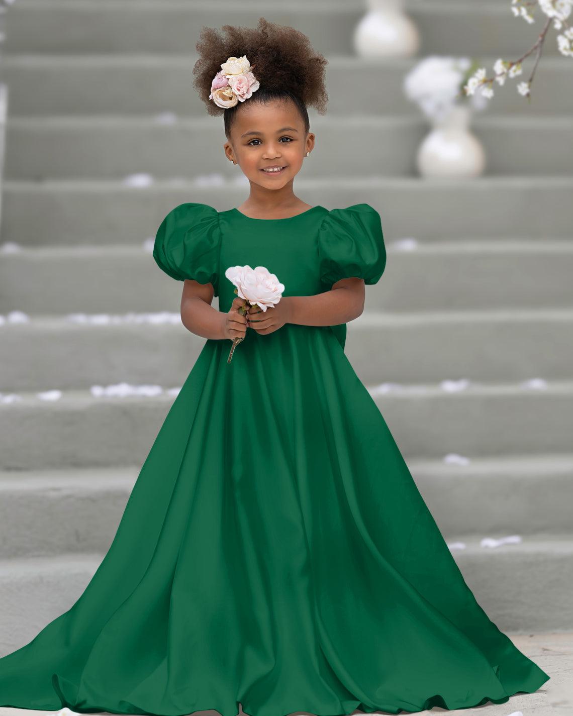 Kleid für Blumenmädchen mit Puffärmeln, Schleife, Knopfleiste hinten und Schleppe 