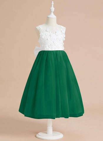 Wadenlanges Kleid aus floraler Spitze mit großer Schleife 