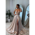 Wunderschönes und bezauberndes A-Linien-Ballkleid mit Spaghettiträgern und Schlitz