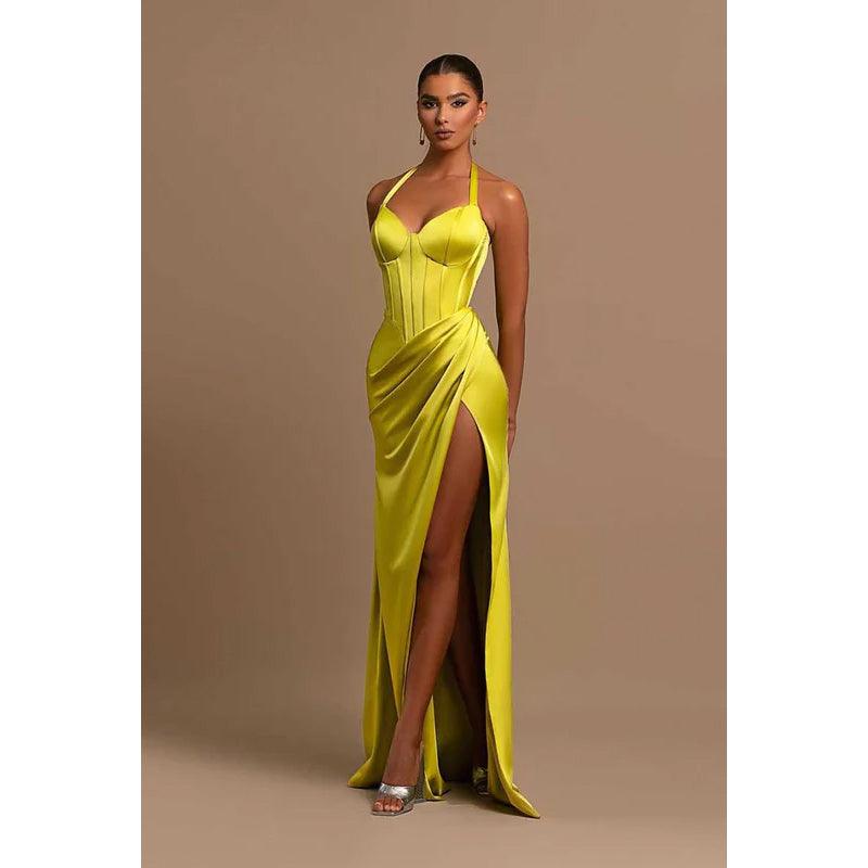 Vestido de noche largo fruncido con escote halter y escote corazón con abertura en el muslo