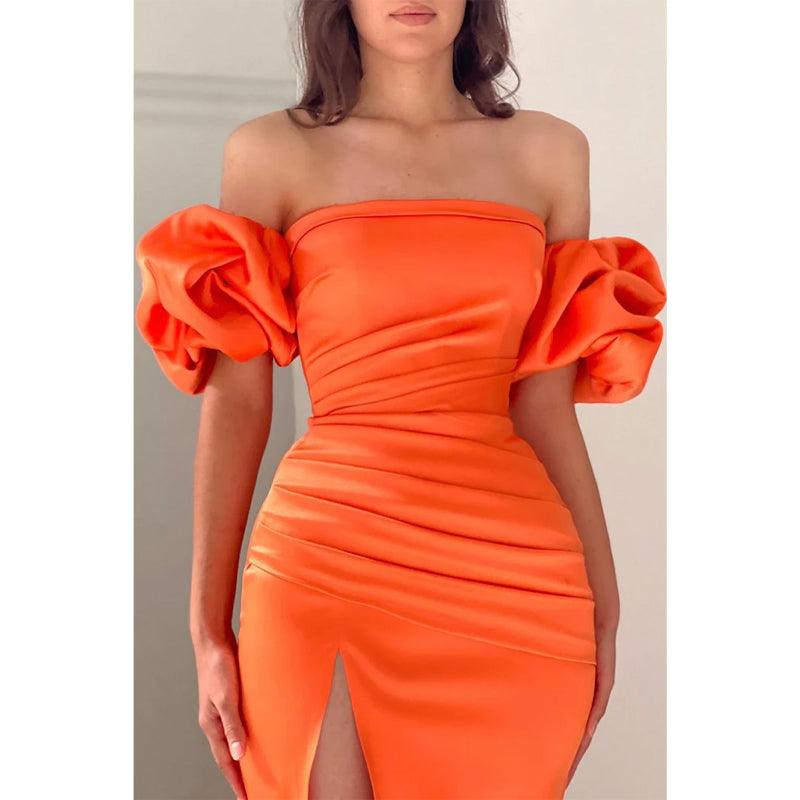 Vestido largo de fiesta formal de satén sin tirantes, plisado, con abertura lateral 