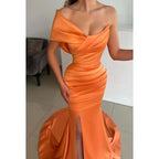 Schlichtes, ärmelloses, gerüschtes, langes Abendkleid aus Satin im Meerjungfrau-Stil