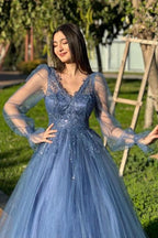 Designer A-Linie Tüll Ballkleid mit V-Ausschnitt und langen Ärmeln und Applikationen
