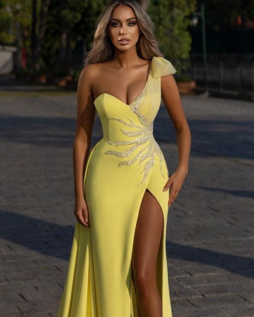 yellow designer evening dresses Elegant Yellow Sequin Evening Gown with Feather Off-Shoulder Design