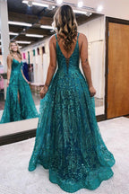 Langes, ärmelloses A-Linien-Ballkleid mit Spaghettiträgern und Spitze und Schlitz