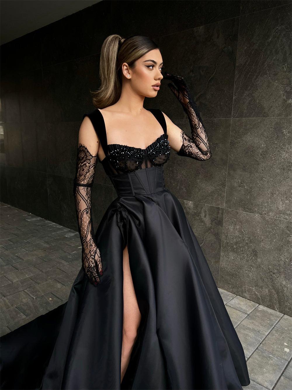 Langes schwarzes Designer-Ballkleid aus Spitze in A-Linie, ärmellos, mit Schlitz