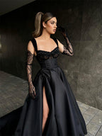 Langes schwarzes Designer-Ballkleid aus Spitze in A-Linie, ärmellos, mit Schlitz