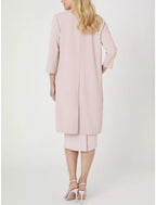 Zweiteiliges Kleid für die Mutter der Braut, für Hochzeitsgäste, elegant, zierlich, Rundhalsausschnitt, knielang, Stretch-Chiffon, 3/4-Ärmel, geschlitzte Vorderseite, Rüschen, einfarbig