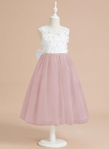 Wadenlanges Kleid aus floraler Spitze mit großer Schleife 