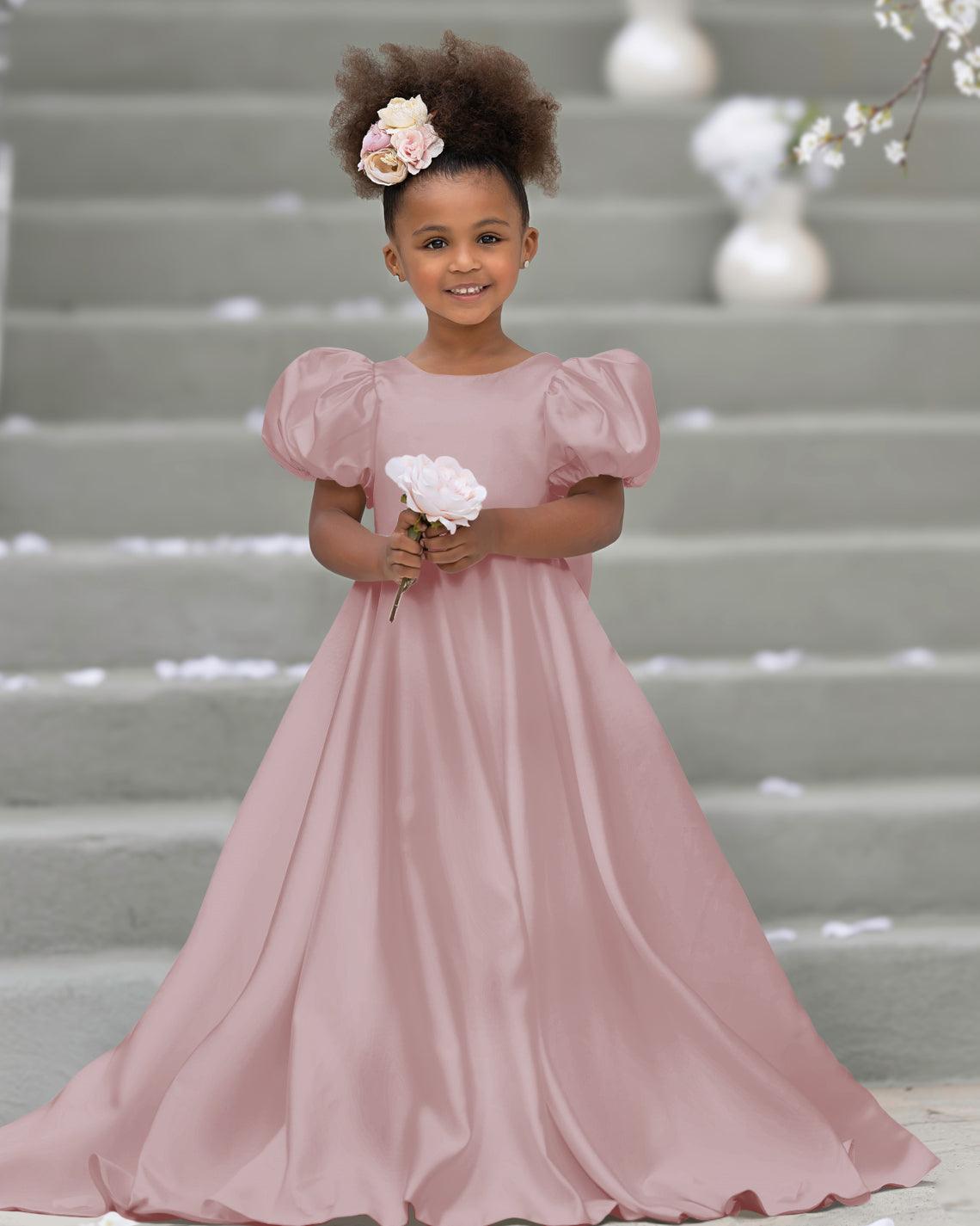 Kleid für Blumenmädchen mit Puffärmeln, Schleife, Knopfleiste hinten und Schleppe 