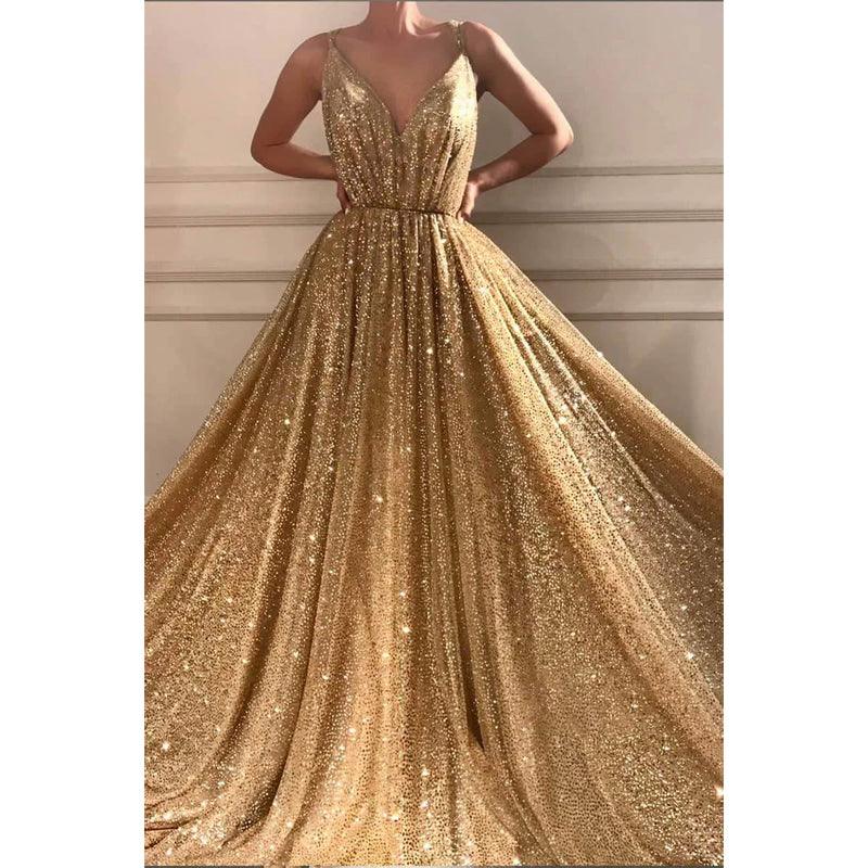 Vestido de noche formal con lentejuelas doradas, escote en V, tirantes finos y brillo. 