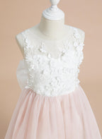 Vestido largo hasta la rodilla con encaje floral y lazo grande 