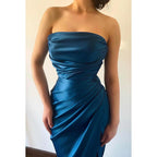 Vestido de noche largo de satén fruncido, sin mangas y sin tirantes, con abertura 
