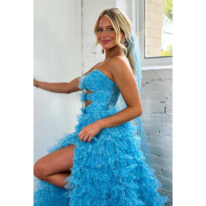 Elegantes, langes, blaues Ballkleid mit herzförmigem Ausschnitt und Schlitz