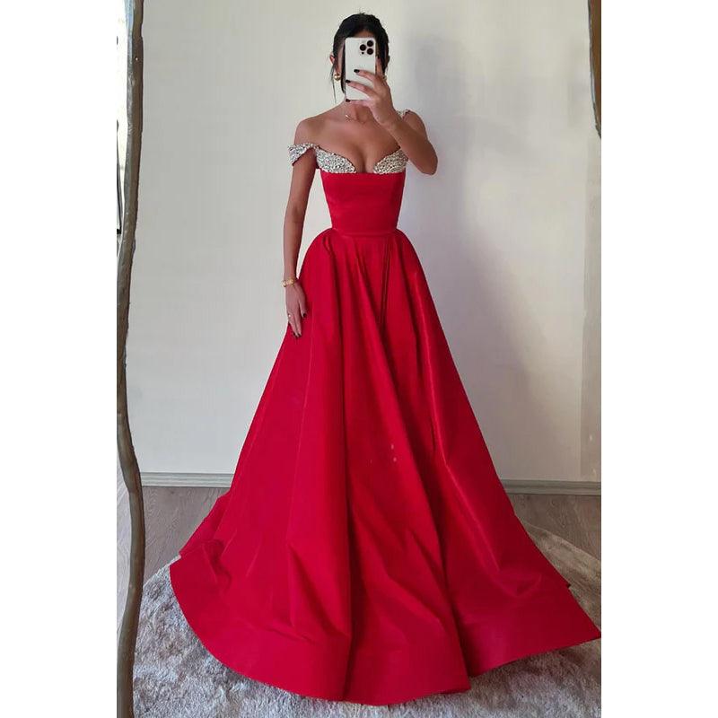 Elegante y lujoso vestido formal de fiesta de graduación con escote en V y tirantes finos de diamantes de imitación.