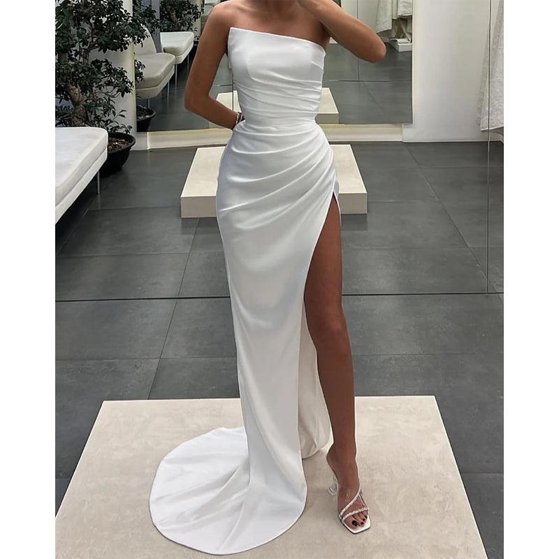 Vestido de fiesta largo con pliegues y abertura alta sin tirantes 