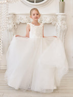 Elegantes weißes Tüllkleid für Blumenmädchen mit Schleppe 
