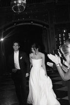 Vestidos de novia de satén blanco, corte A, sin tirantes y con abertura